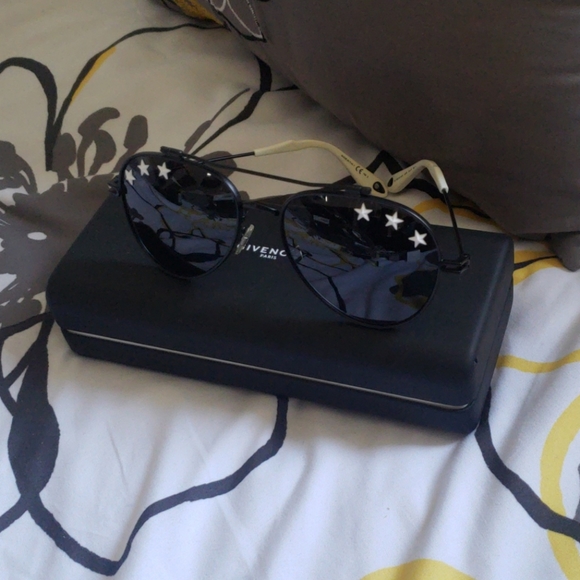 Givenchy Stars Aviator Sunglasses - Picture 5 of 9